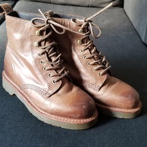 DR. MARTENS BOOTS
